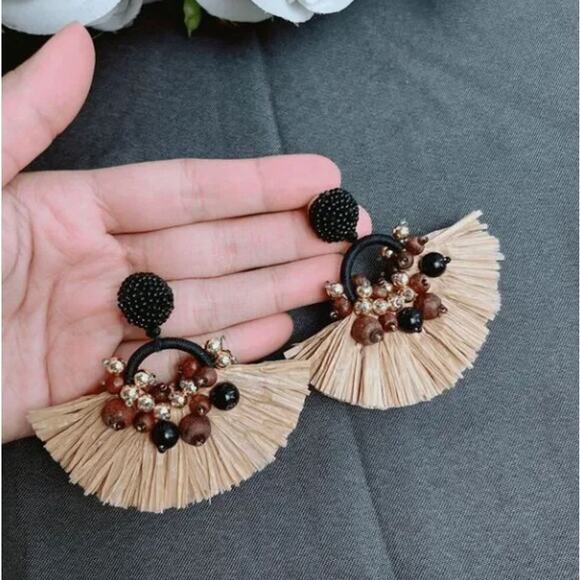 Oscar de la Renta Beige Raffia Beaded Drop Earrings - Picture 6 of 8